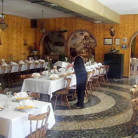 فندق Fior Di Roccia 2*